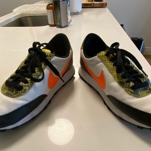 Women’s Nike Daybreak sneakers. Only 9 months old